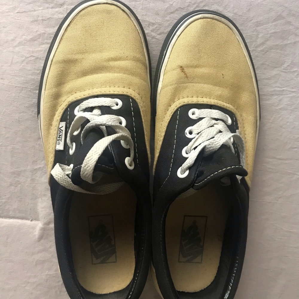 Vans - Picture 2 of 8